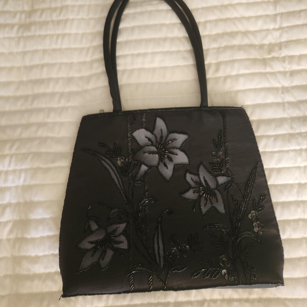 Black Flower embroidered shoulder bag